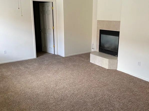 560 Yellow Meadow Ct #C, Bakersfield, CA 93308