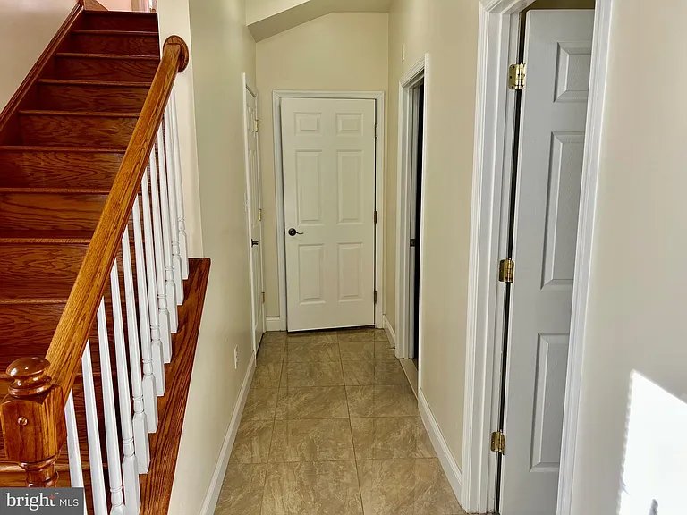 1329 Parish Ave — Photo 3
