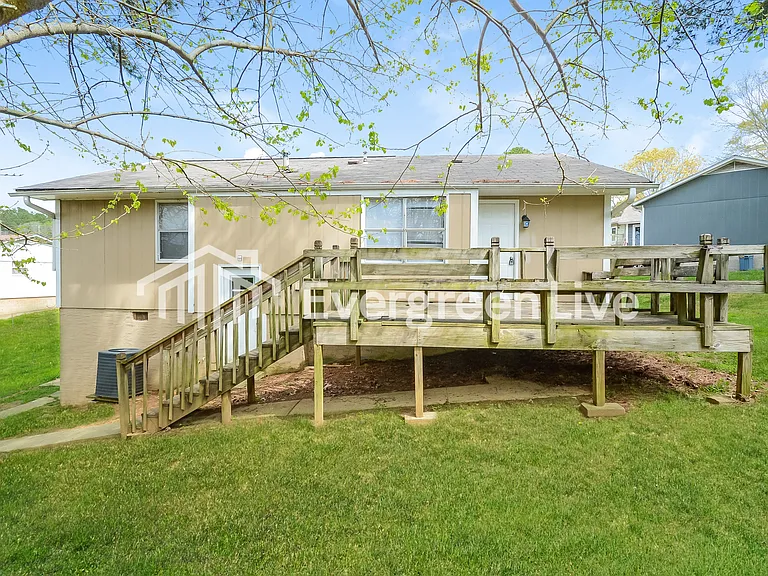204 Leewood Cir — Photo 10