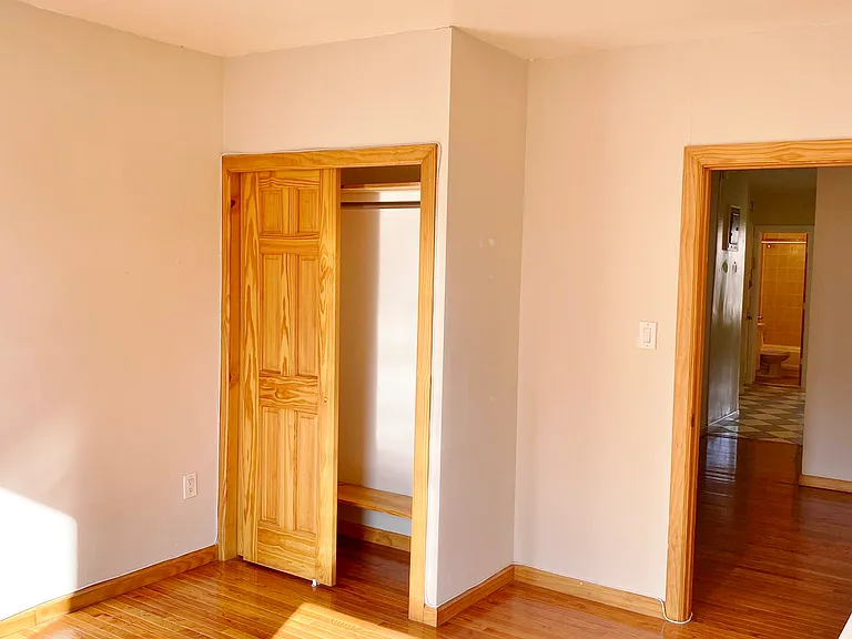 1584 York Ave #5 — Photo 5