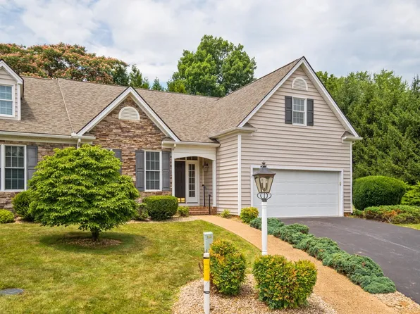 3 Buckingham Cmn, Waynesboro, VA 22980