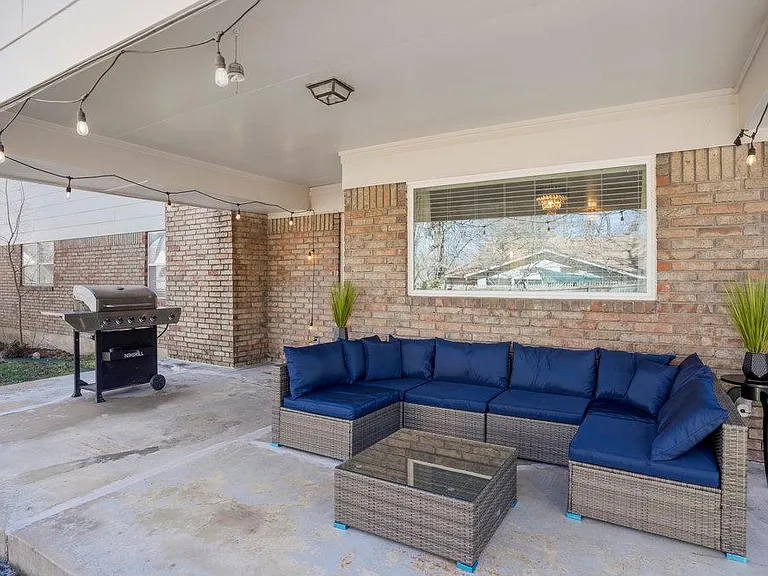 E 63rd Pl — Photo 8