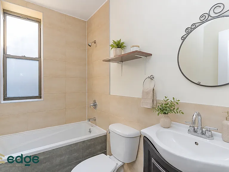 591 Franklin Ave #4 — Photo 7
