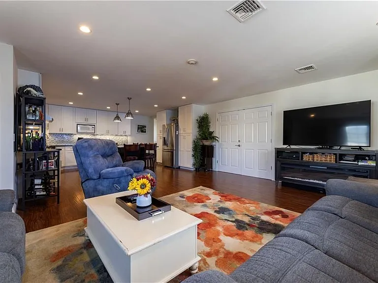 14 Clinton Ave #3 — Photo 7