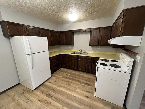 3rd image of 803 3rd Ave NE
