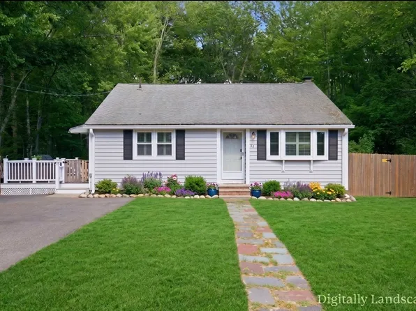 82 12th Ave, Brockton, MA 02302