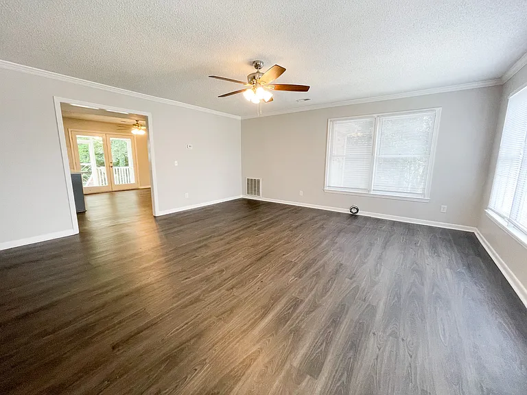 1511 Kathleen Dr — Photo 2