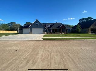 903 Spreading Oaks Dr, Angleton, TX 77515