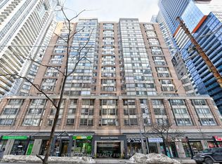 711 Bay St #716, Toronto, ON M5G2J8