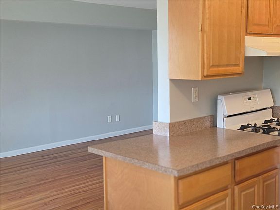 3rd image of 16 Pavilion Ridge Way Unit 6