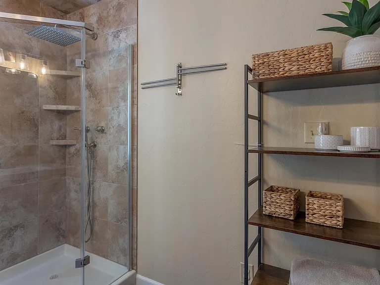 1810 Shenandoah Dr — Photo 2