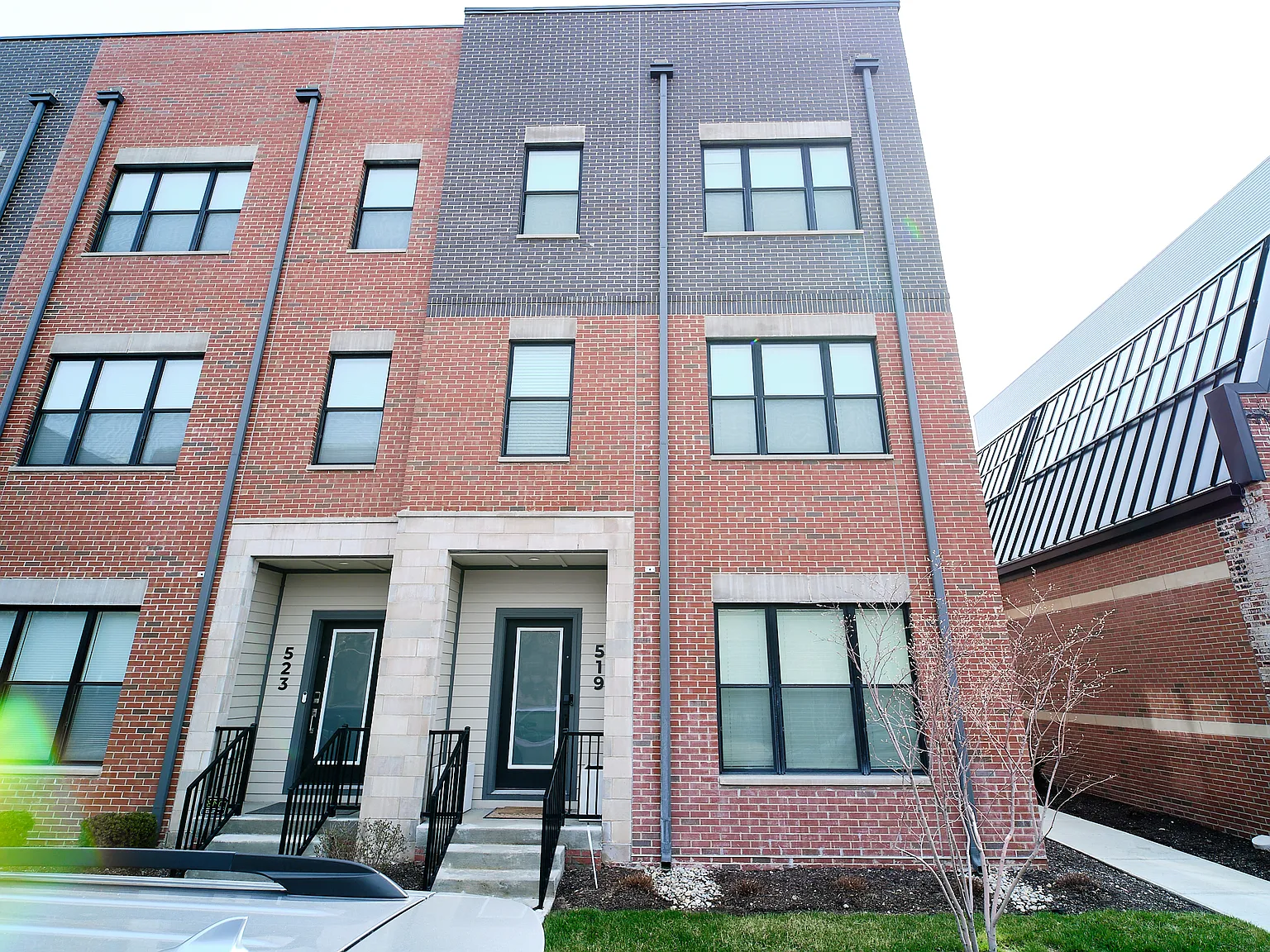 3 bed, 4.5 bath, 2734 sqft, $4,259 — Photo 1