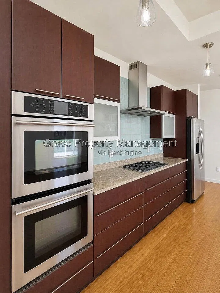 3 bed, 3.5 bath, 2318 sqft, $5,000 — Photo 4