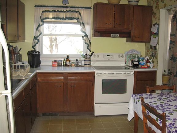 2nd image of 79 Coventry Ct