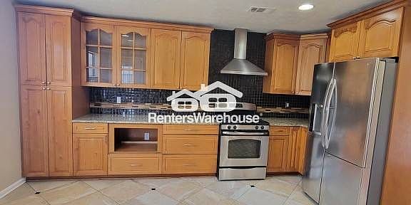 3rd image of 4745 King Saul Dr