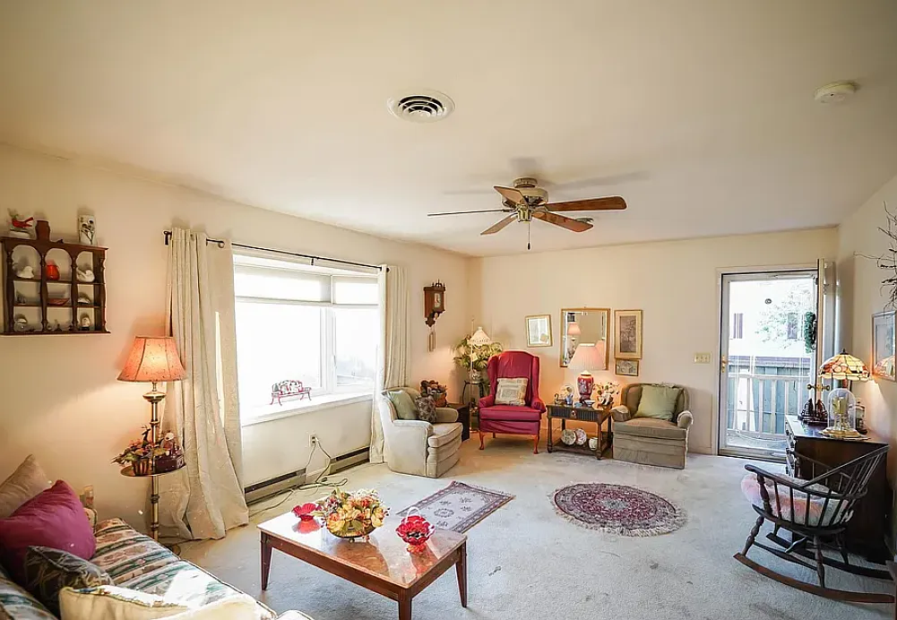 4 bed, 2048 sqft, $2,400 — Photo 3