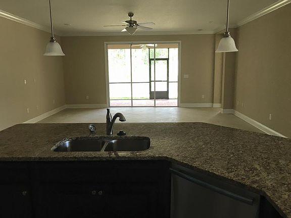 4th image of 685 Aspen Leaf Dr