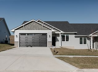 812 Trail Ridge Rd, Indianola, IA 50125