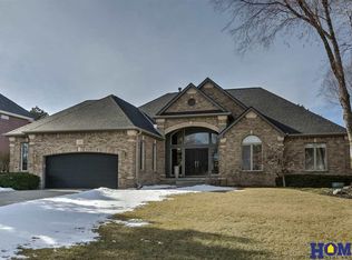 5649 Hickory Crest Rd, Lincoln, NE 68516