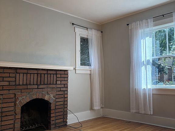 3rd image of 910 Monroe St