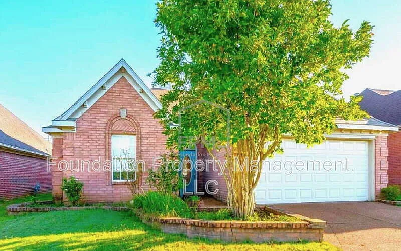 3 bed, 2.0 bath, 1420 sqft, $1,800 — Photo 1