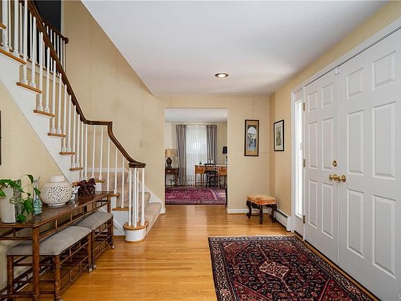 2nd image of 66 Carriage Cir
