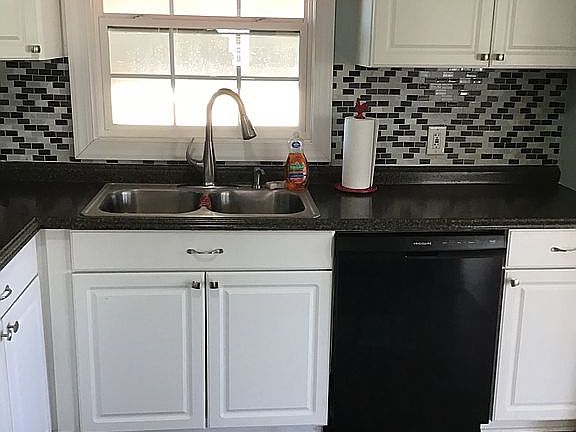 5th image of 755 Mountain View Dr