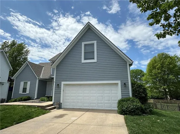 14140 S Brougham Dr, Olathe, KS 66062