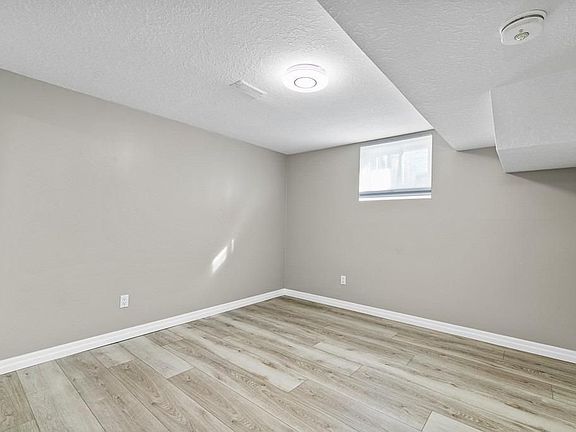 3rd image of 1 Huntington Pl #Basement