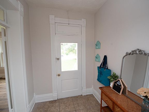 5th image of 210 N Railroad St