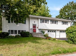 44 Beardslee Hill Dr, Ogdensburg, NJ 07439