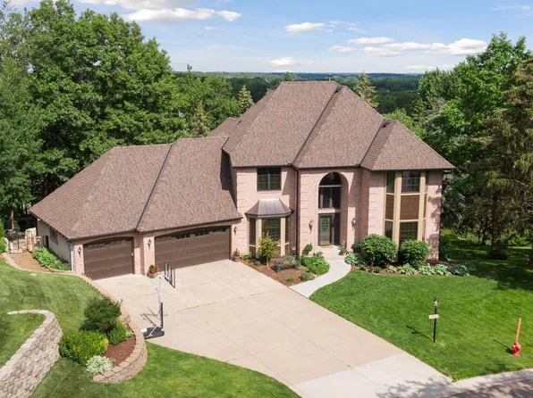 685 Valley View Ct, Shoreview, MN 55126