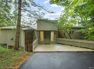 3504 Walbri Dr, Bloomfield Hills, MI 48304