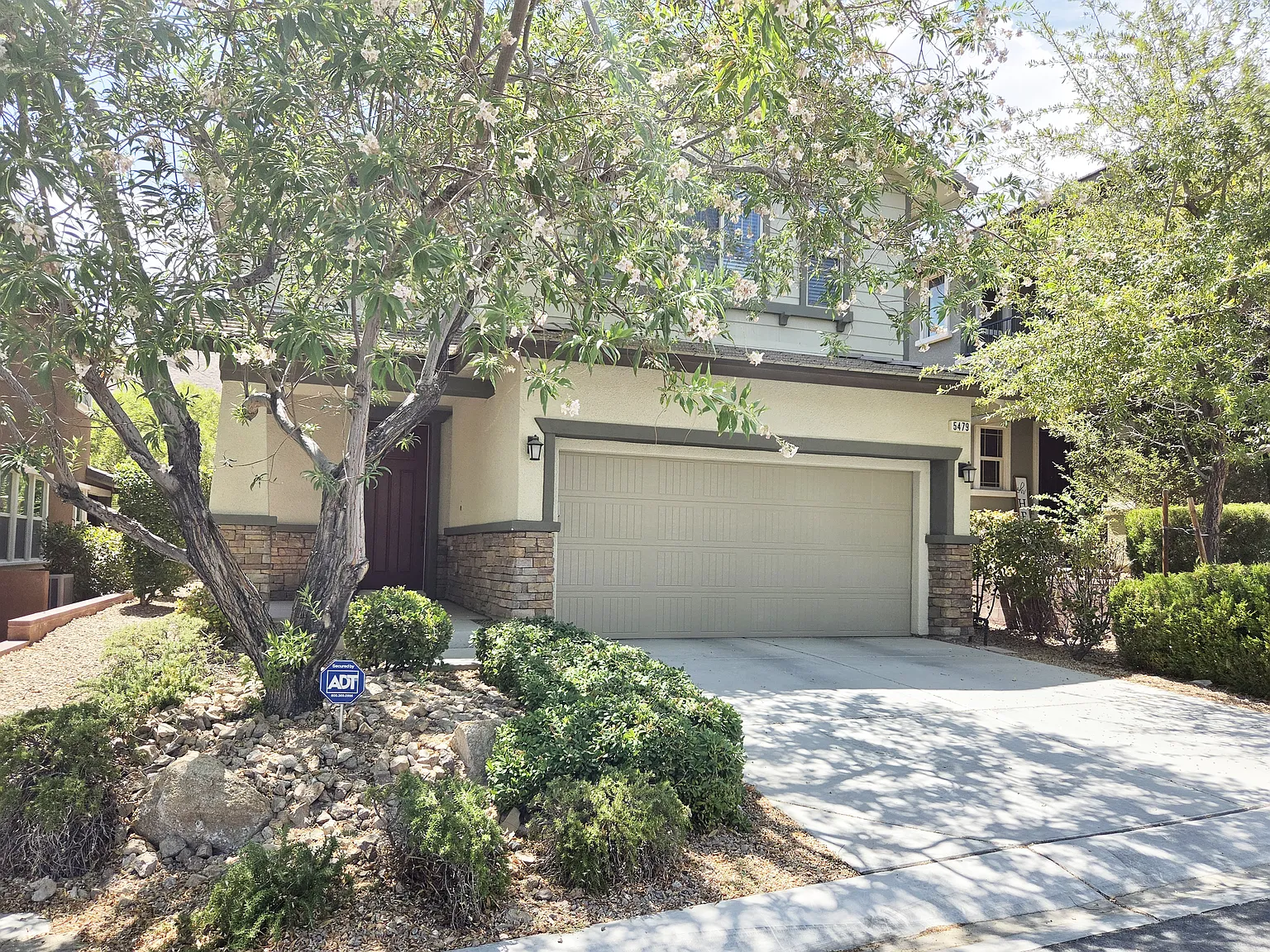 3 bed, 2.5 bath, 1866 sqft, $2,495 — Photo 2