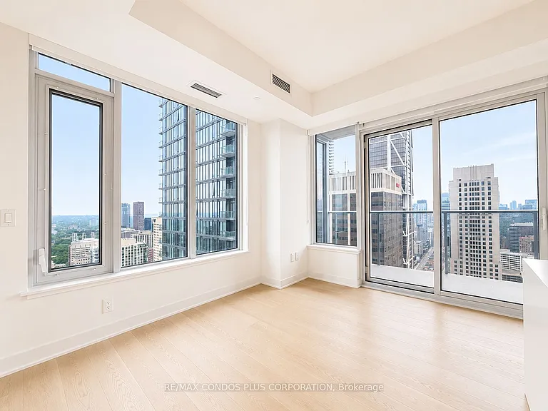 11 Yorkville Ave #3907 — Photo 11