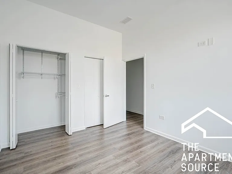2250 S Wabash Ave #5 — Photo 5