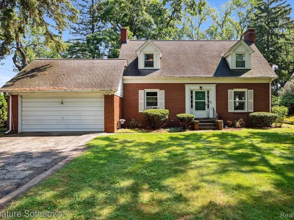 1825 Dell Rose Dr, Bloomfield Hills, MI 48302