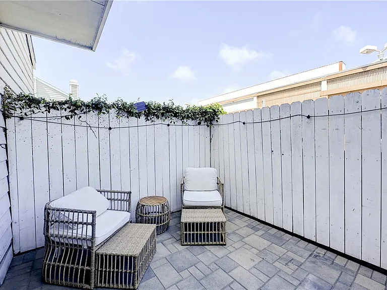 260 Victoria St #5 — Photo 15