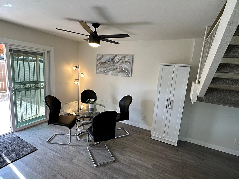 2822 E Clarendon Ave — Photo 9