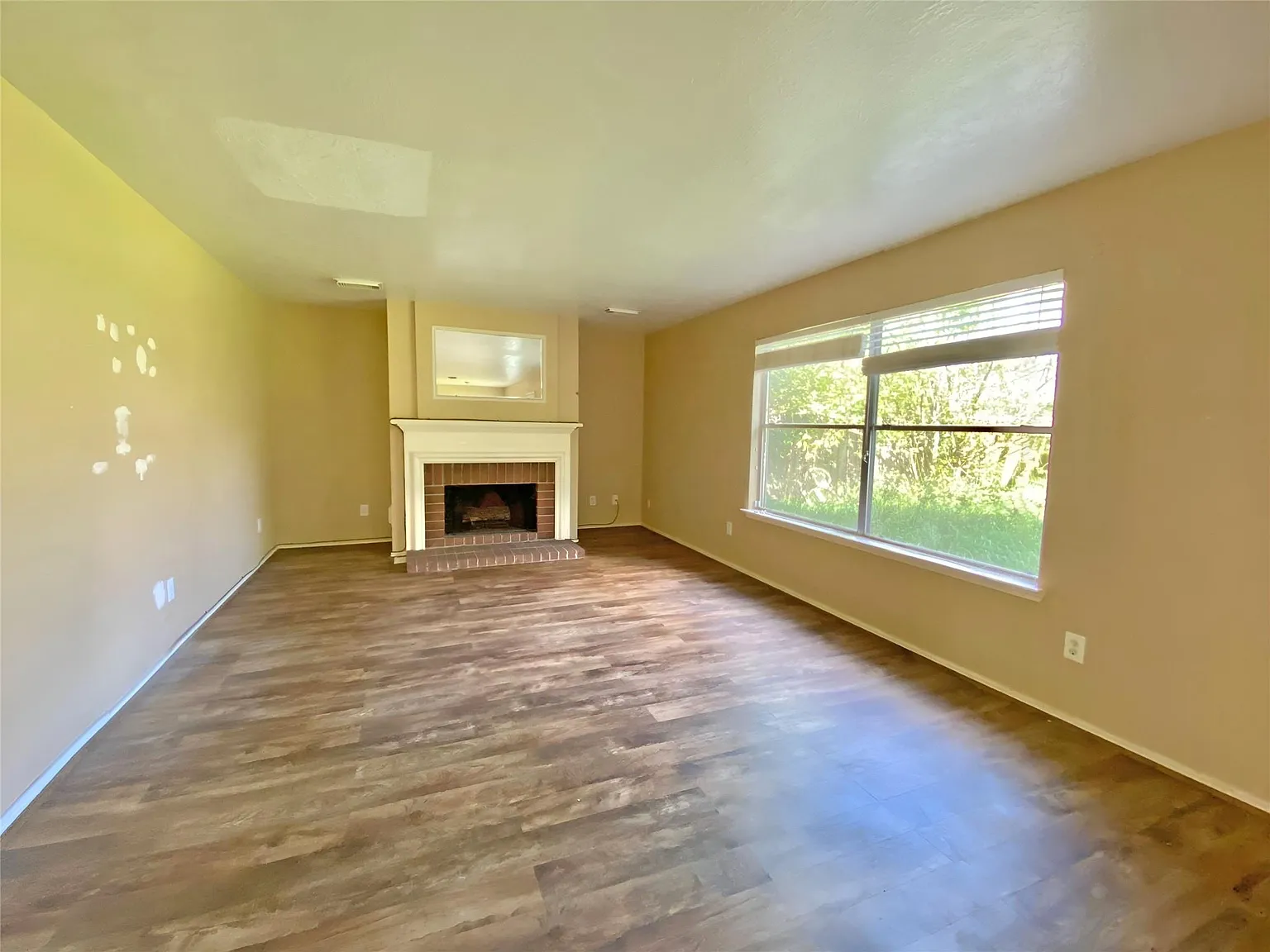 4 bed, 2.5 bath, 2338 sqft, $2,250 — Photo 4