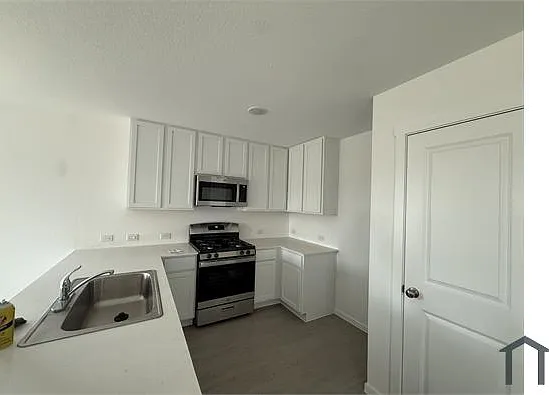 4 bed, 1535 sqft, $2,340 — Photo 3
