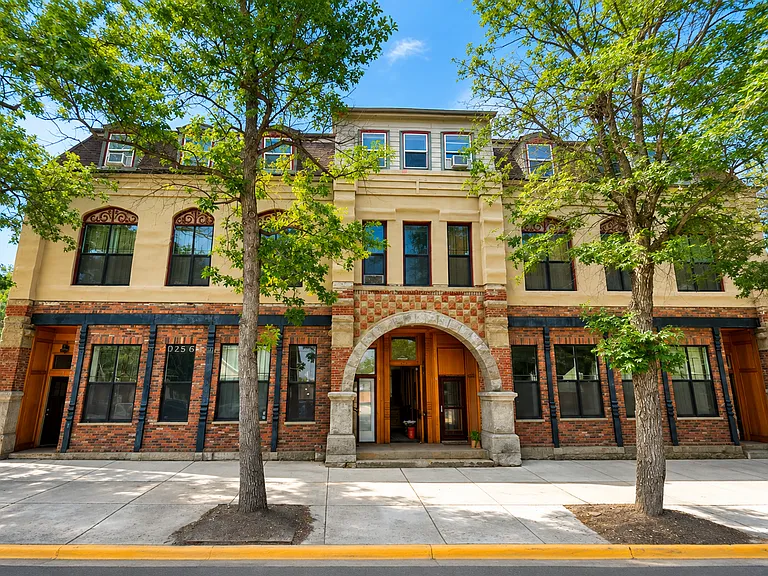 517 E. Broadway St. — Photo 8