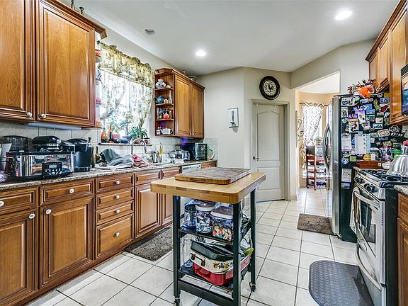 5th image of 417 Stone Canyon Dr