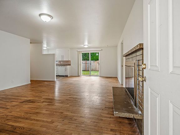3rd image of 20828 3rd Ave W