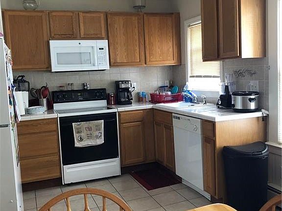 4th image of 61 Darlingdale Ave