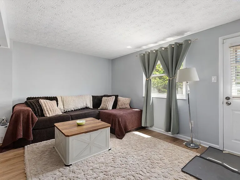 8307 Crestmont Cir — Photo 6