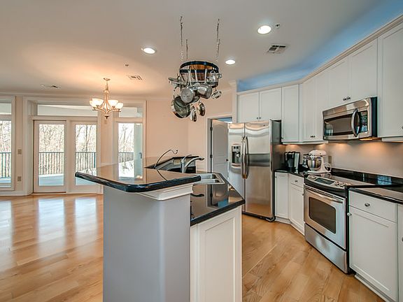5th image of 400 Warioto Way APT 203