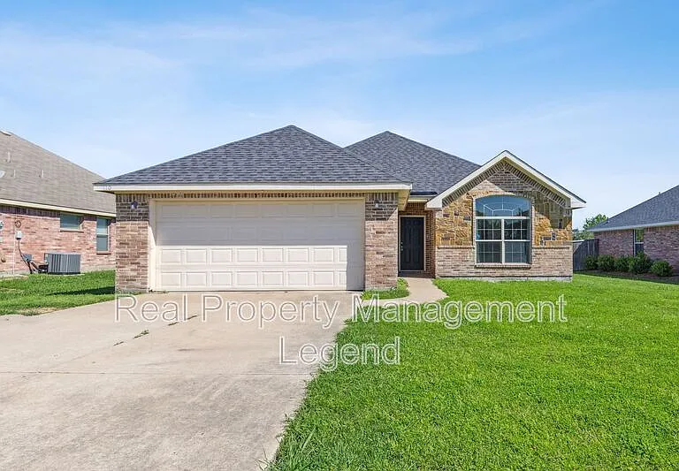 110 Magnolia St — Photo 1