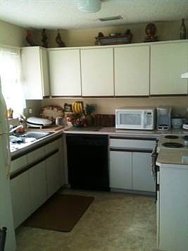 3rd image of 50 Lake Forest Pl