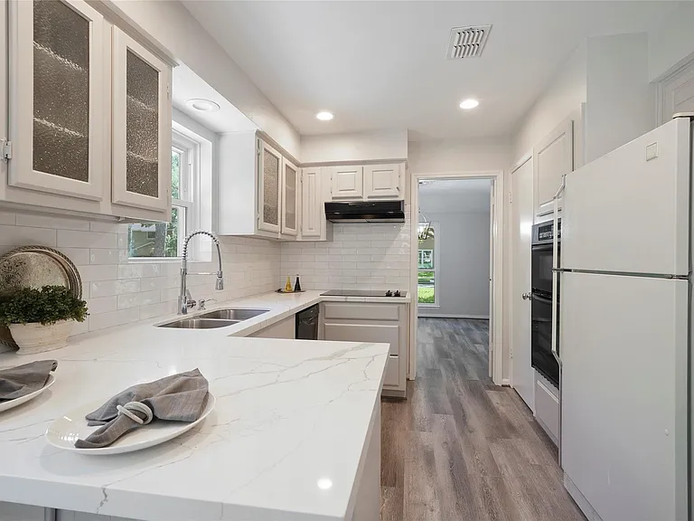 1726 Ashford Hollow Ln — Photo 18